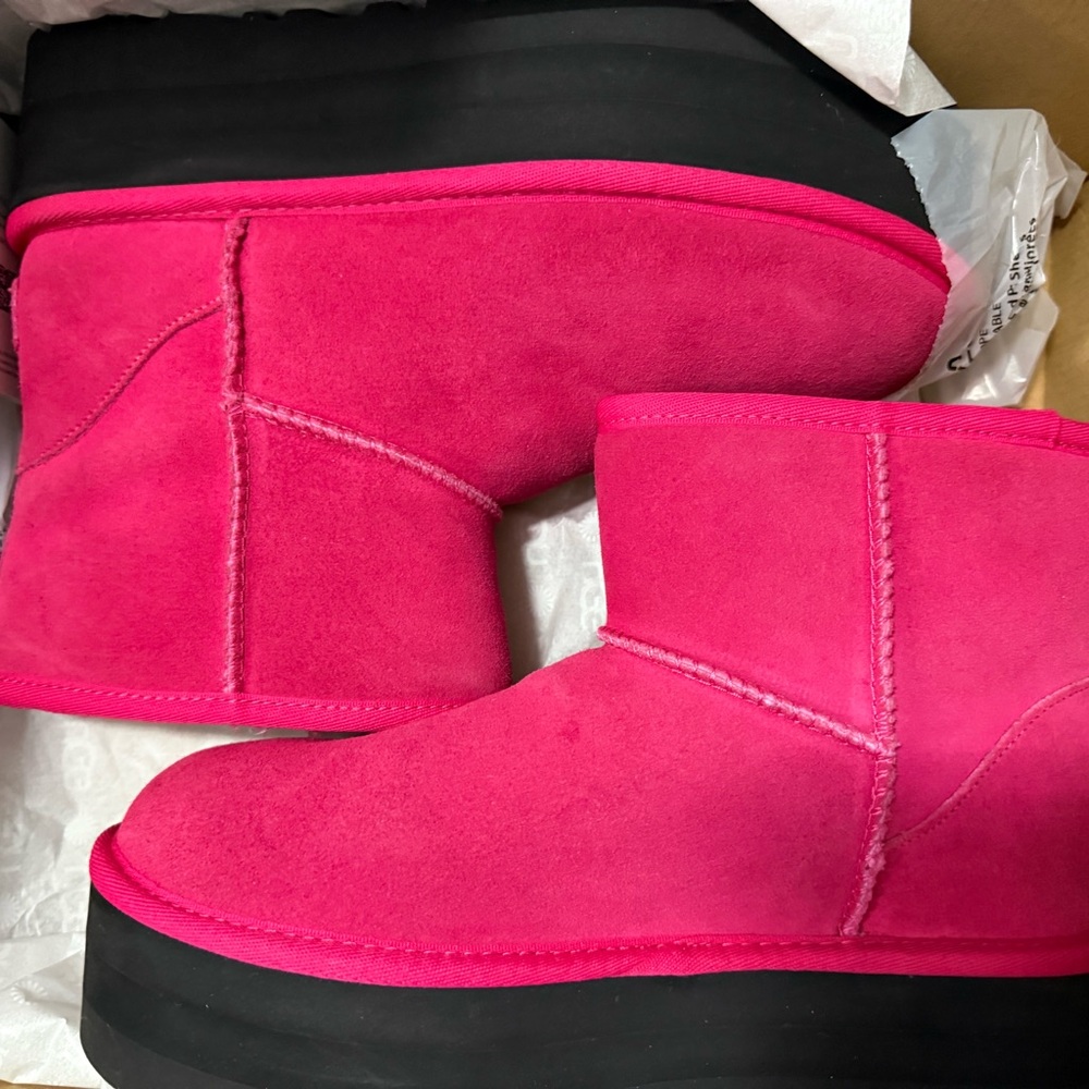 UGG Size 8 Pink Classic Mini Platform with Black Sole EUC! Rare color combo!